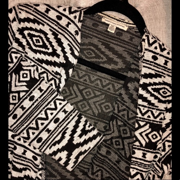 American Eagle - Aztec Print Cardigan - Medium - Picture 2 of 4